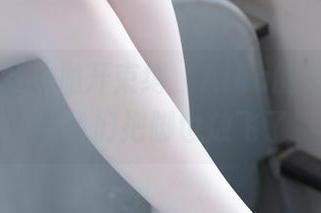 森萝财团 – 抛开束缚，Aika的裸足美图让我们把脚也放飞了
