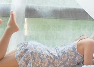 森萝财团 – 铁轨边的JK白丝美少女图集，吸吸果然懂得如何吟唱青春的诗篇。