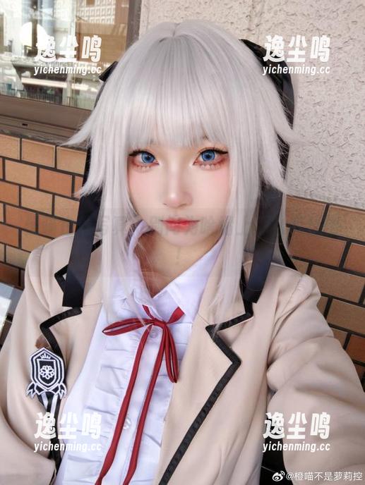 橙喵白丝写真，别问为啥墙上那么有氛围！
