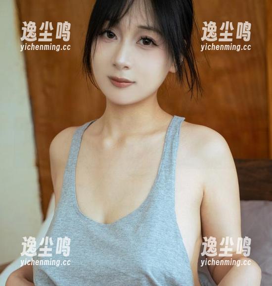 浅安安的泳装分享，唔，似乎清凉的水气招手呢！