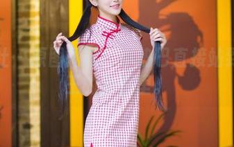 爱蜜社 – 原图揭晓！小热巴直接站到了女王的画面里。