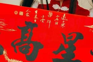 神沢永莉化身空姐，cos图集中情绪的小细节。