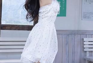 秀人网 – Lovely璐璐黑丝写真：你的眼睛会被勾走，腿倒是先被捂住了。