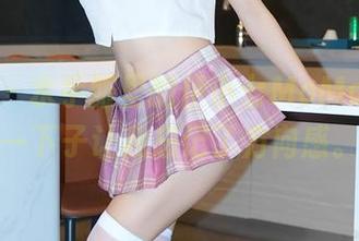 秀人网 – 水手服里的伊小七MoMo，私拍一下子让我忘记了方向感。