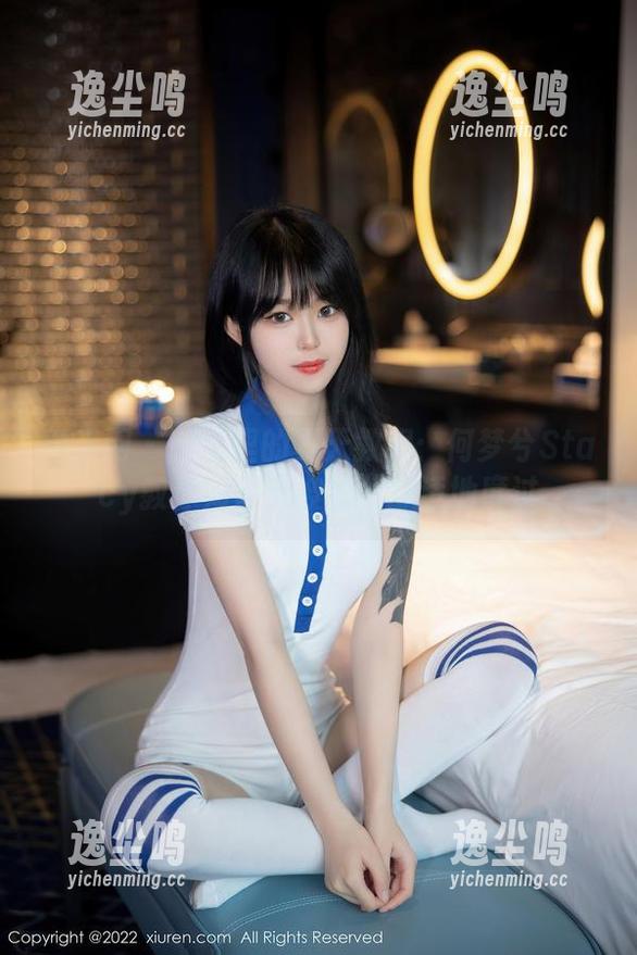 秀人网 - 网盘里的夏天教程：何梦兮Stacy教你如何“被热”舒适地度过