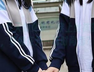 秀人网 – 今天的更新：穿上丝袜的叶梦轩，好像在开一场时尚秀？
