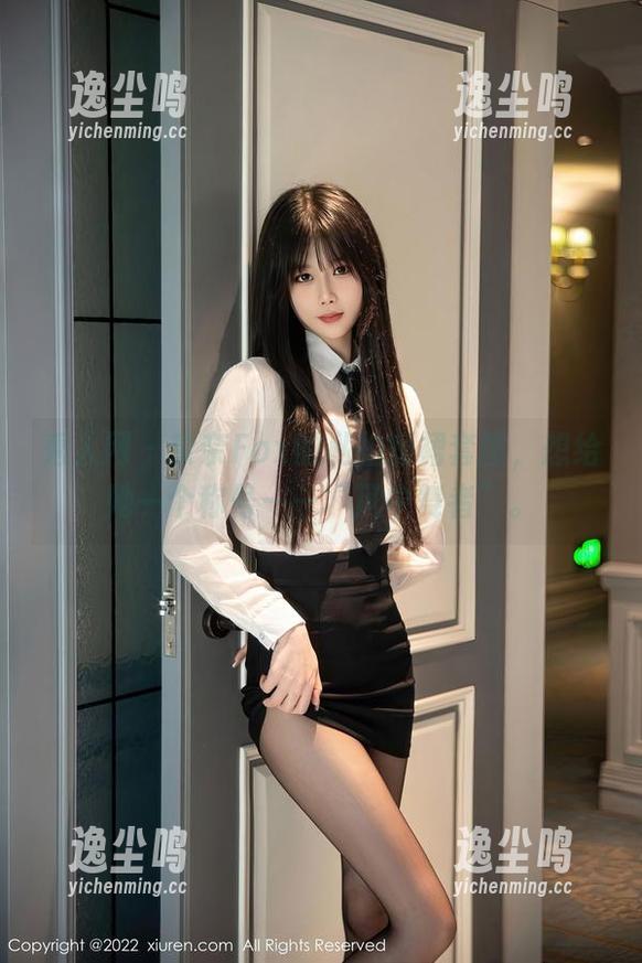 秀人网 - 奈奈Fox的私拍短裙套图，想给她一个称号——“风中舞者”。