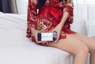 秀人网 – 奶瓶的镂空美图合集：你一定想不到金光闪闪的奶瓶背后还藏了这些！
