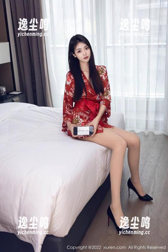 秀人网-奶瓶 秀人网 - 奶瓶的镂空美图合集:你一定想不到金光闪闪的奶瓶背后还藏了这些!