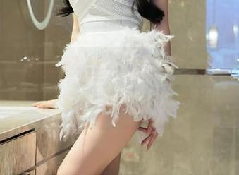 秀人网 – 拍黄瓜girl的私房。白得让你流口水，别问为啥！