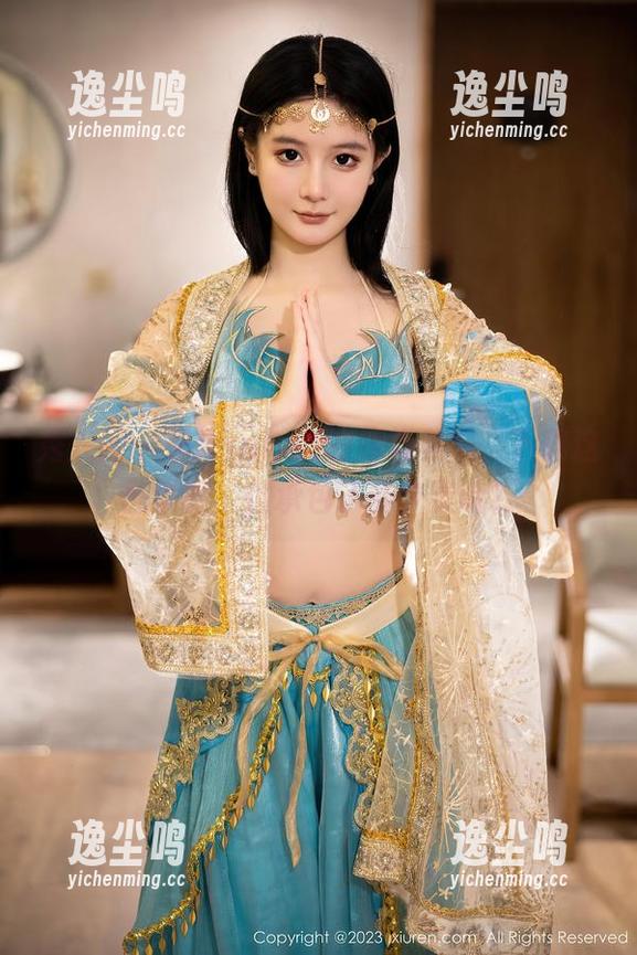 秀人网 - 瑞瑞ruirui的旗袍典范，下载这份华丽，但承包了多少灵魂？