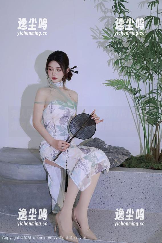 秀人网-糯米NM 秀人网 - 免费劲爆合集:糯米NM甜美长裙和黑丝,收获了多少小心思和骚动呢?