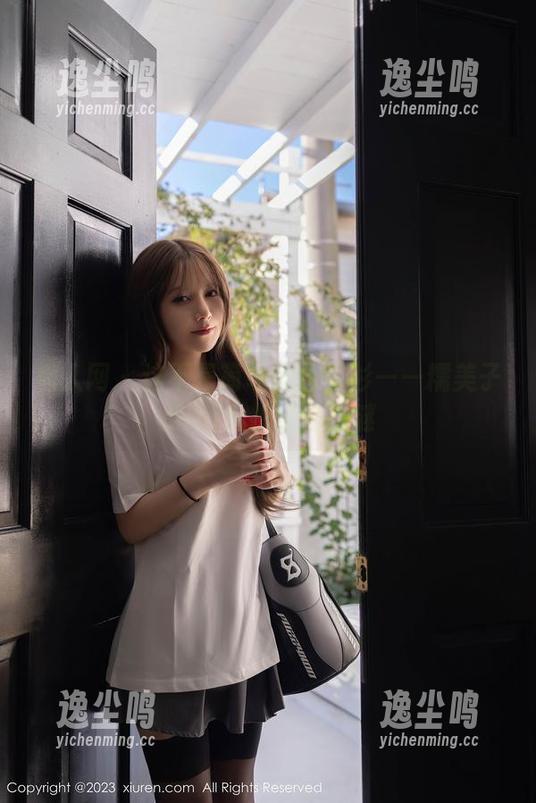 秀人网 - 这不是简单的白衬衫——糯美子mini私拍留白之谜