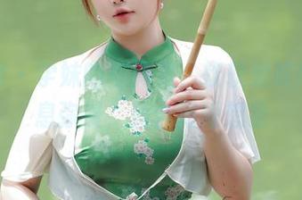 秀人网 – 学妹的写真里，软软爱吃肉的气息弥漫，适合闭眼想象