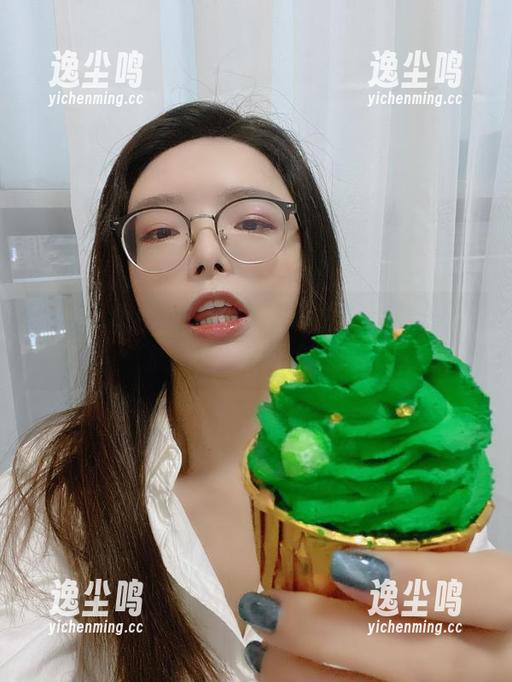偷瞄秋和柯基的写真合集，竟让我对侧开旗袍长裙有了新理解