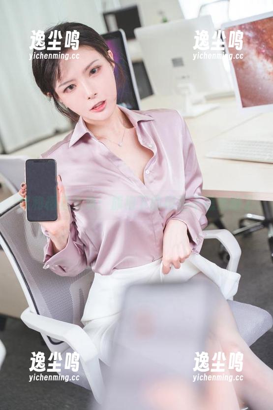 秋和柯基全集：旗袍下的柯基不想走路了