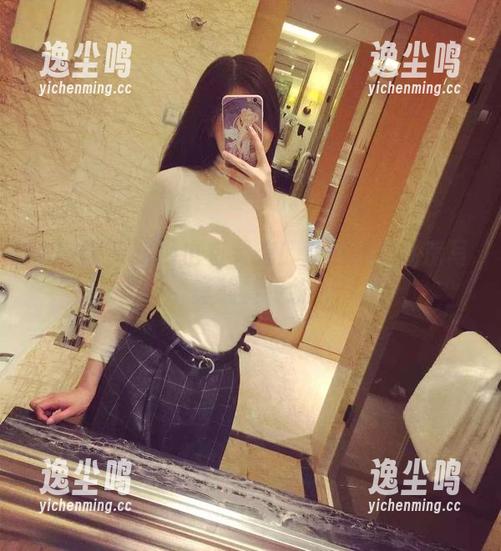 微密圈 - 短裤也有灵魂！童小芯的私房写真翻转传统