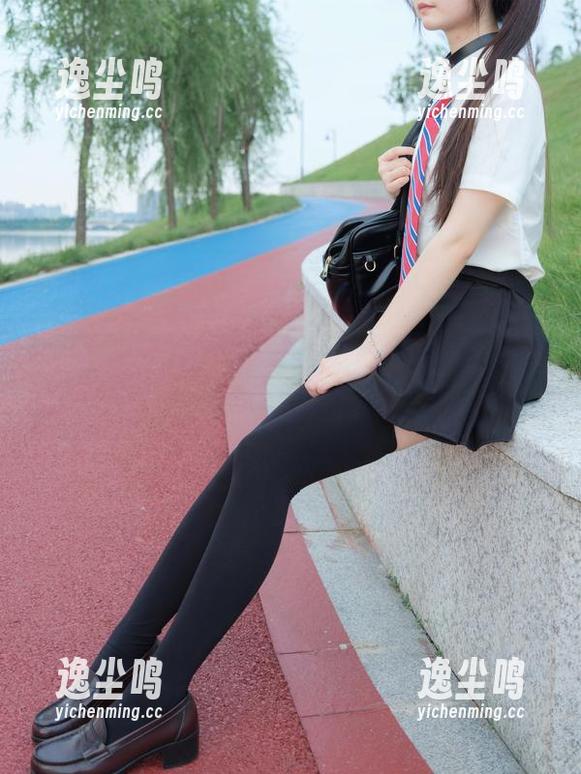 紧急企划 - 红裙摄影福利：小枫的每一帧都是个彩蛋。