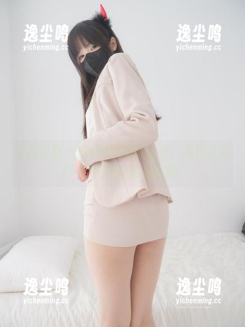 紧急企划 - 林书辞和她的白丝，原图上演了一场微妙的色彩碰撞！