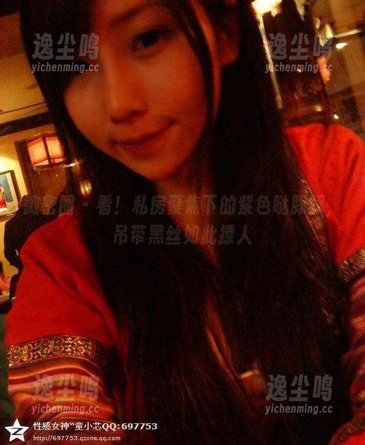 微密圈 - 看！私房聚焦下的紫色哒豚豚，吊带黑丝如此撩人