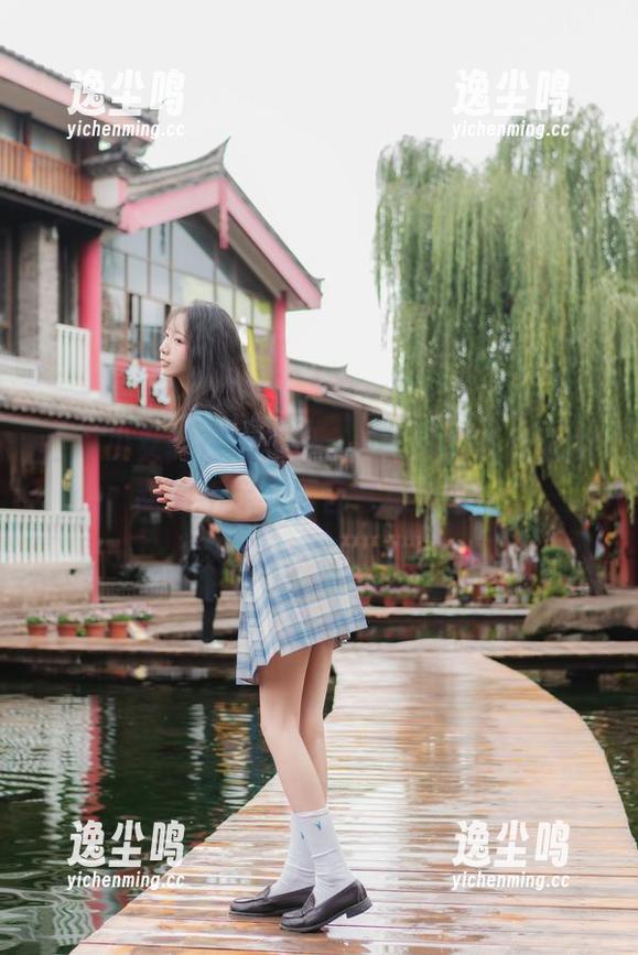 西瓜少女 西瓜少女的在线美图,又一波双人百合的甜蜜不足,夏日气息扑面!