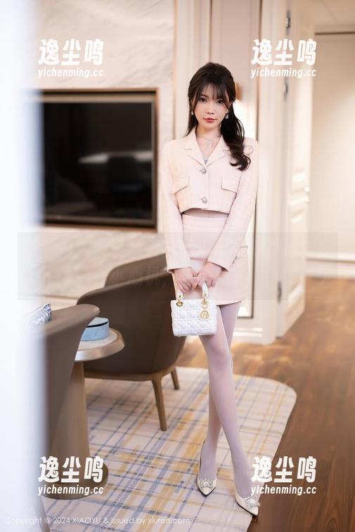 语画界 - 听说徐莉芝的吊带合集里躲着些小心机，快来瞧瞧