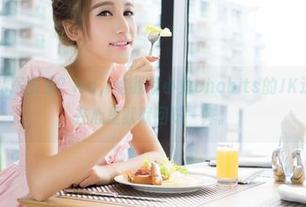 青豆客 – 私房图集？No，给我歆小兔chobits的JK造型，我要在心里默默回味一阵。
