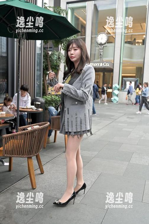 魔镜街拍 - 人比泳装还吸睛？萌宝儿的网盘写真让你无怨无悔！