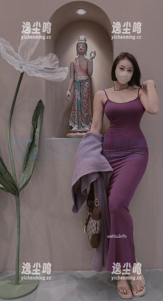 微密圈 - 找不到合适的衣服？鹿瑶的透明吊带给了我灵感，顺便下载她的美图！